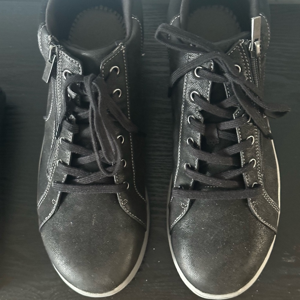 Clark’s Black Suede Casual High Top Sneakers